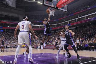 现代足球中 现代足球中